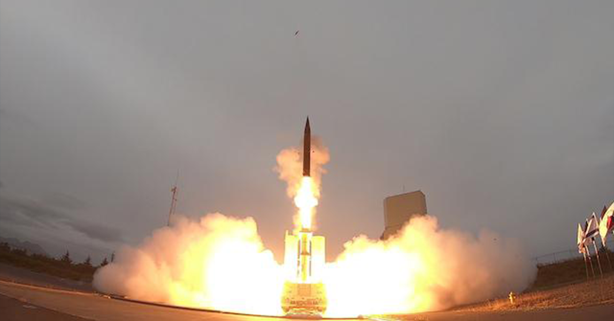 What are the key features and capabilities of the Arrow 3 interceptor missile system?
